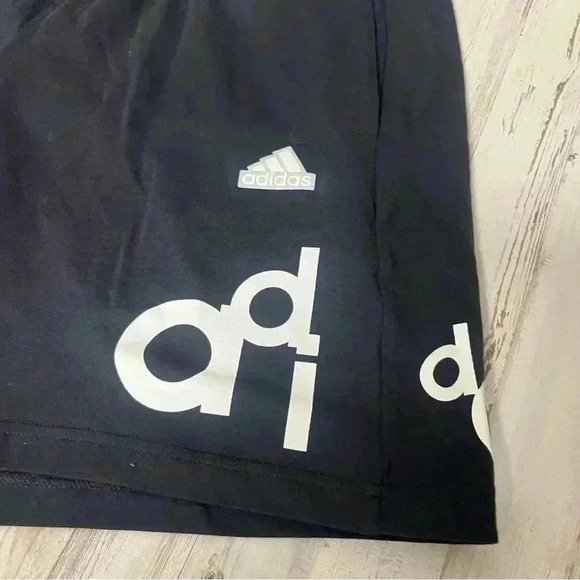 Adidas Graphic Print Men's Shorts - Black XL NWT - Picture 4 of 7